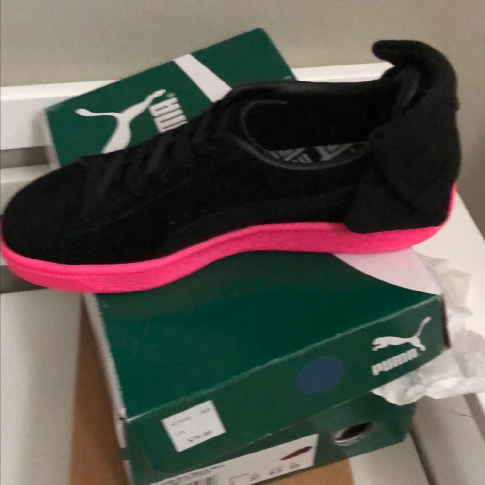 Puma suede black sneakers